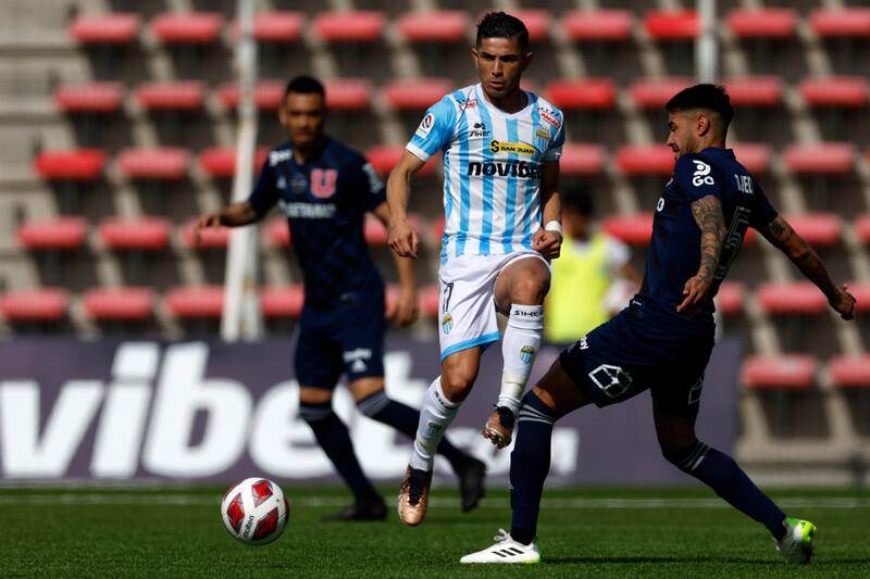 jugando ante la U en la victoria de Magallanes (Foto: Aton)