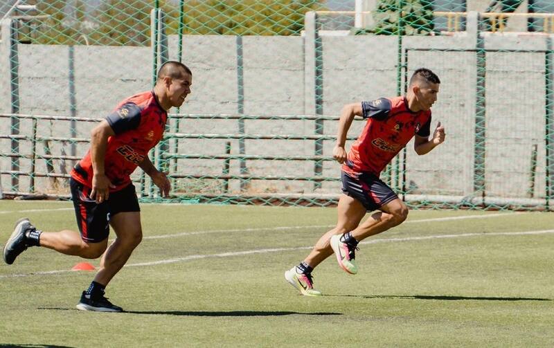 Los trabajos de los refuerzos de Deportes Limache Felipe Flores y Gato Silva.