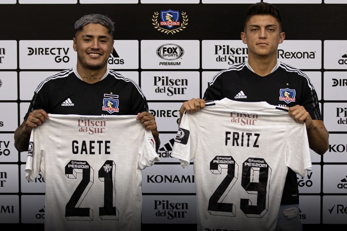 junto a Juan Carlos Gaete siendo presentados como refuerzos de Colo Colo en 2021.