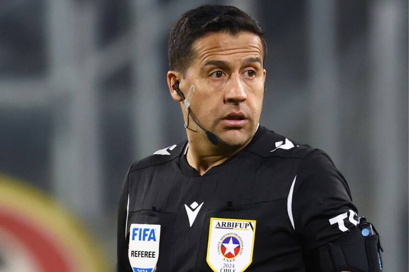 Felipe González, árbitro del partido Colo Colo vs Cobresal. Foto: Agencia Aton.