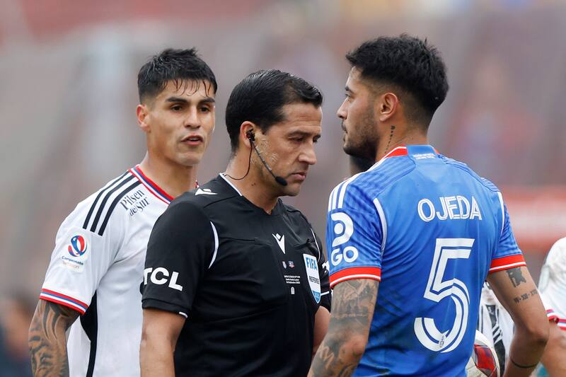 Felipe González también dirigió el clásico entre la U y Colo Colo en Santa Laura (Foto: Aton)