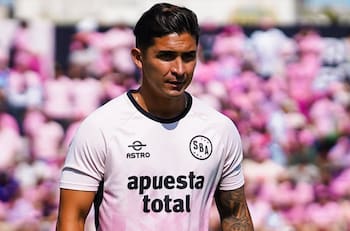 Inminente llegada al fútbol chileno: Felipe Gutiérrez protagoniza feroz polémica en Perú