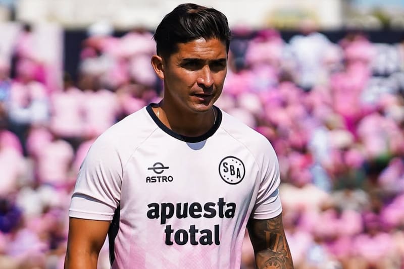 El DT chileno dejó el fútbol peruano con polémica.