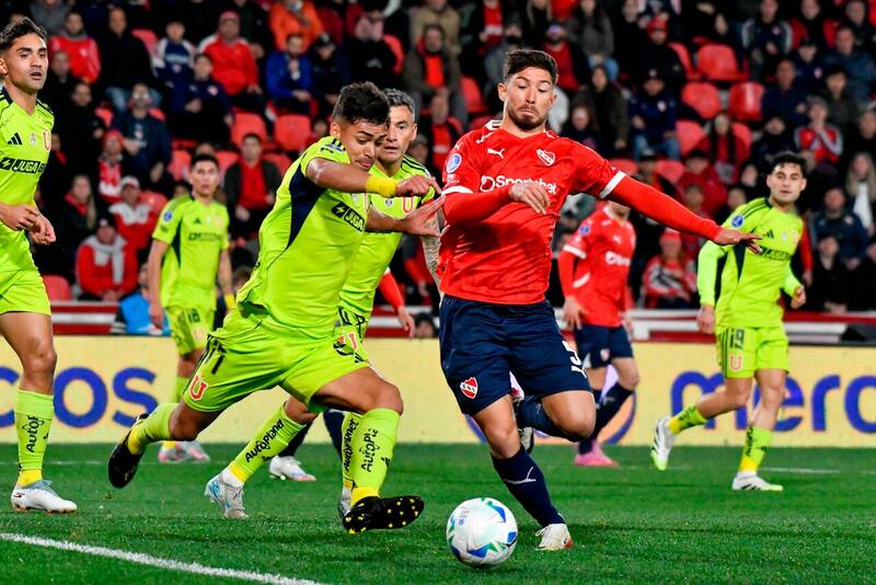 En el partido de Independiente ante la U. Foto: Aton.