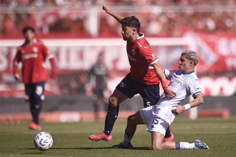 El chileno fue titular ante Racing. FOTO: Independiente.