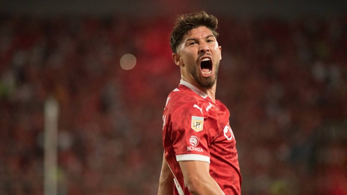 Felipe Loyola quedó suplente: el chileno que sorprendió en el equipo ideal del fútbol argentino