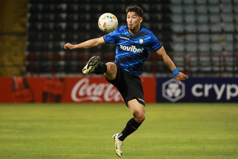defendiendo la camiseta de Huachipato.