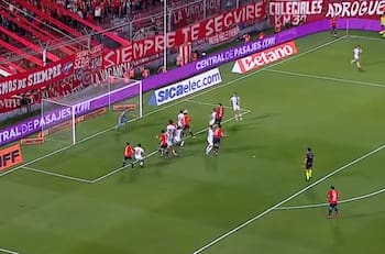 VIDEO | Felipe Loyola sigue enamorando a Independiente: ¡anotó su primer gol con un cabezazo impecable!