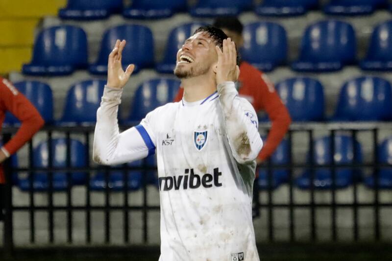 El jugador de Huachipato podría ser titular ante Venezuela.