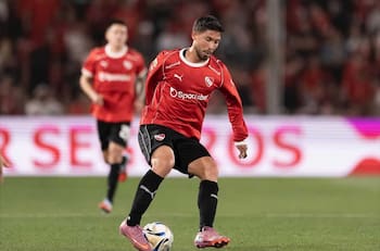 Ofertas de “diferentes países” por Felipe Loyola: la millonaria cifra que pide Independiente por el chileno