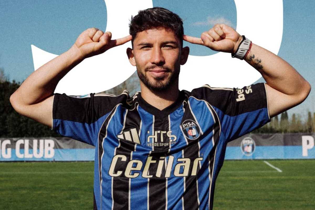 El chileno fue presentado con el dorsal 35 en su nuevo club. Foto: @Pisasportingclub en Instagram