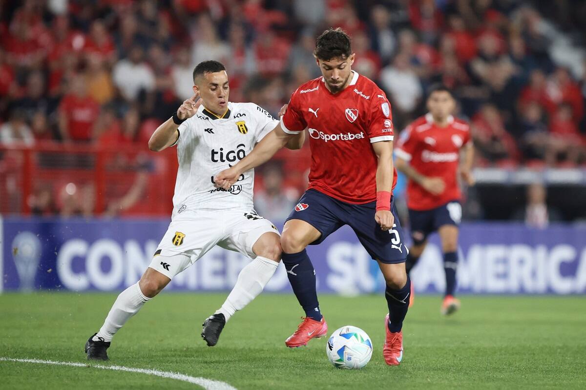 El chileno jugando por Independiente. Foto: Conmebol.