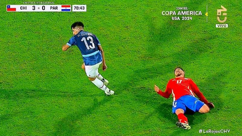 se enganchó el pie izquierdo en el césped y tuvo que dejar la cancha.
