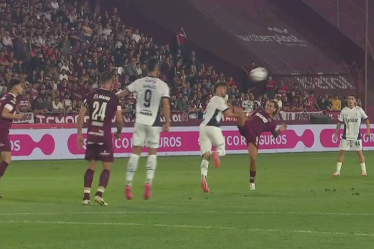 sufrió una dura patada en el partido entre Lanús e Independiente.
