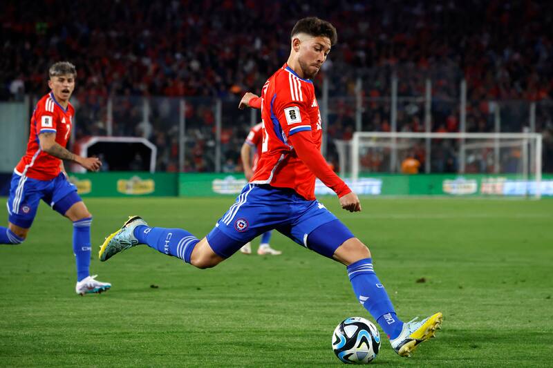 Felipe Loyola forma parte de la lista de nominados de la Roja para el duelo ante Paraguay.