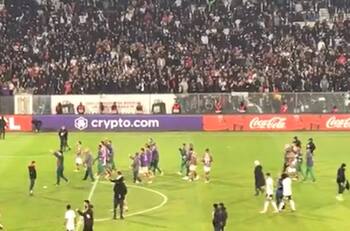 El polémico gesto de Felipe Melo que desató la furia de los hinchas de Colo Colo en el Monumental