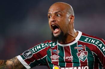 VIDEO | ¿Solo amarilla? El tackle de Felipe Melo que hizo volar a Marcos Bolados en el Maracaná