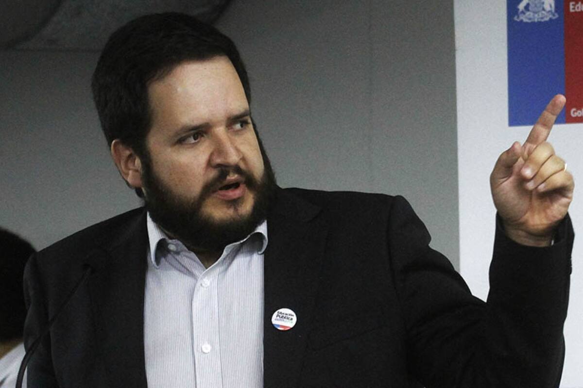 Se desempeñó como director nacional del Servicio Civil.