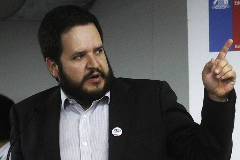 Se desempeñó como director nacional del Servicio Civil.