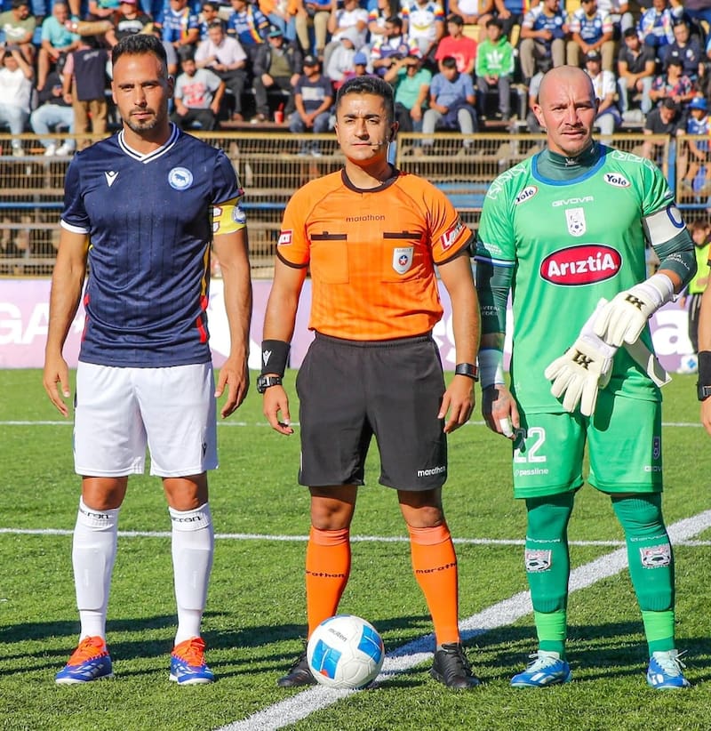 se fue con todo contra el arbitraje en el partido vs Provincial Osorno / Instagram: @toros_osorno
