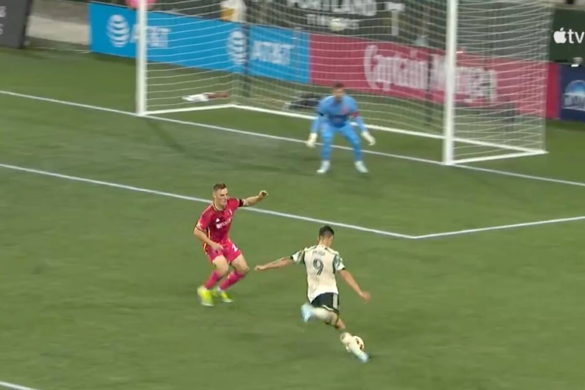 anotó un doblete con el Portland Timbers.