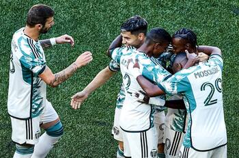 Y no lo llamó Gareca: el delantero chileno que va camino a ser uno de los máximos goleadores de su club