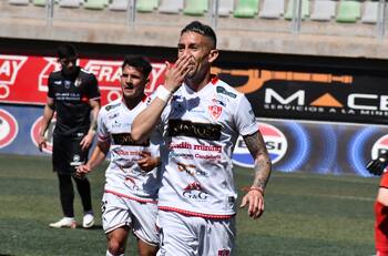 Es la bestia negra de Colo Colo, sueña con jugar en la U y ahora es opción en Santiago Wanderers