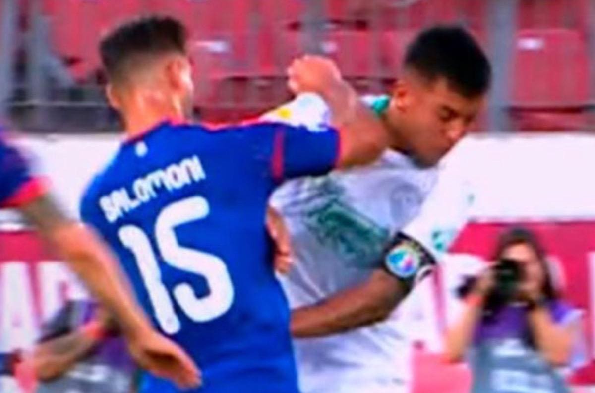 VIDEO | Felipe Salomoni se convirtió en el primer expulsado de la Liga de Primera por este codazo contra Audax Italiano