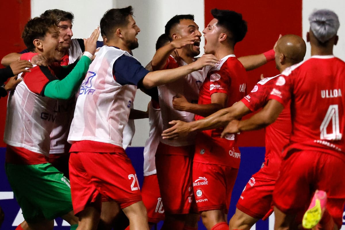 El defensa celebrando su gol en La Calera. Foto: Agencia ATON.