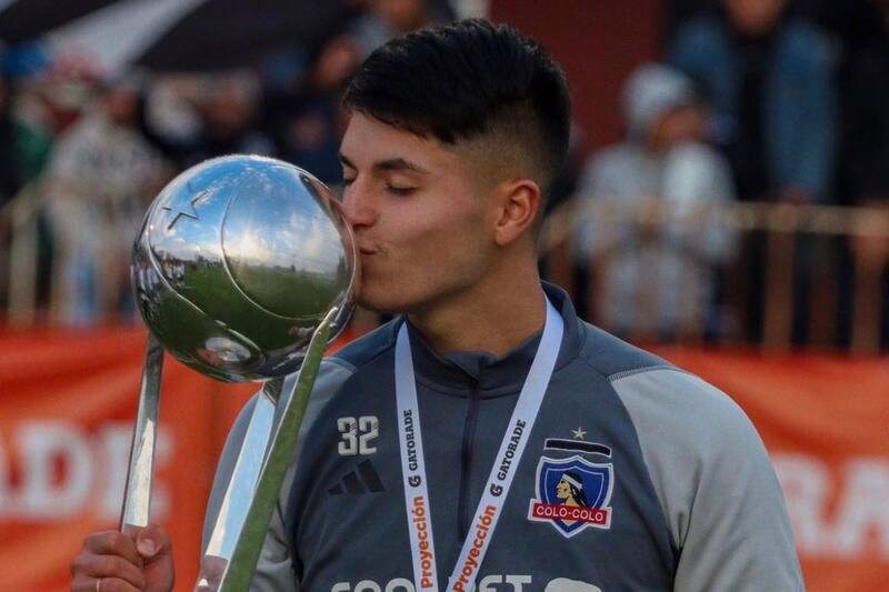 El juvenil de Colo Colo se coronó campeón con la serie de proyección. (Foto: Instagram)