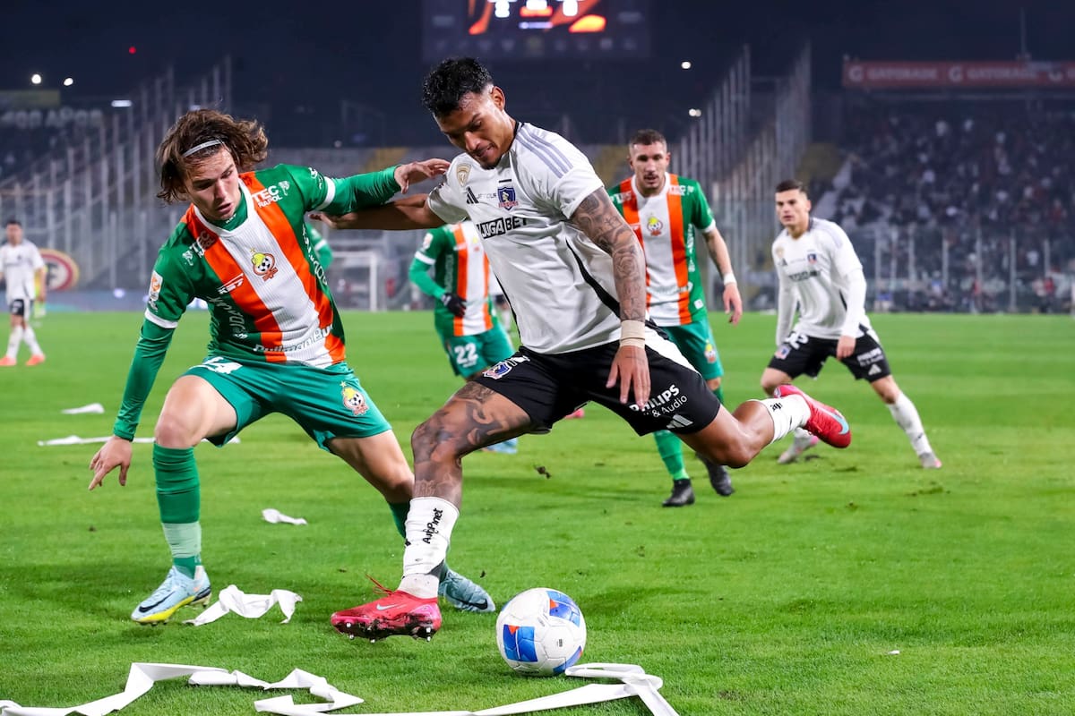 El delantero ante Colo Colo en el Estadio Monumental. Foto: Agencia Aton.