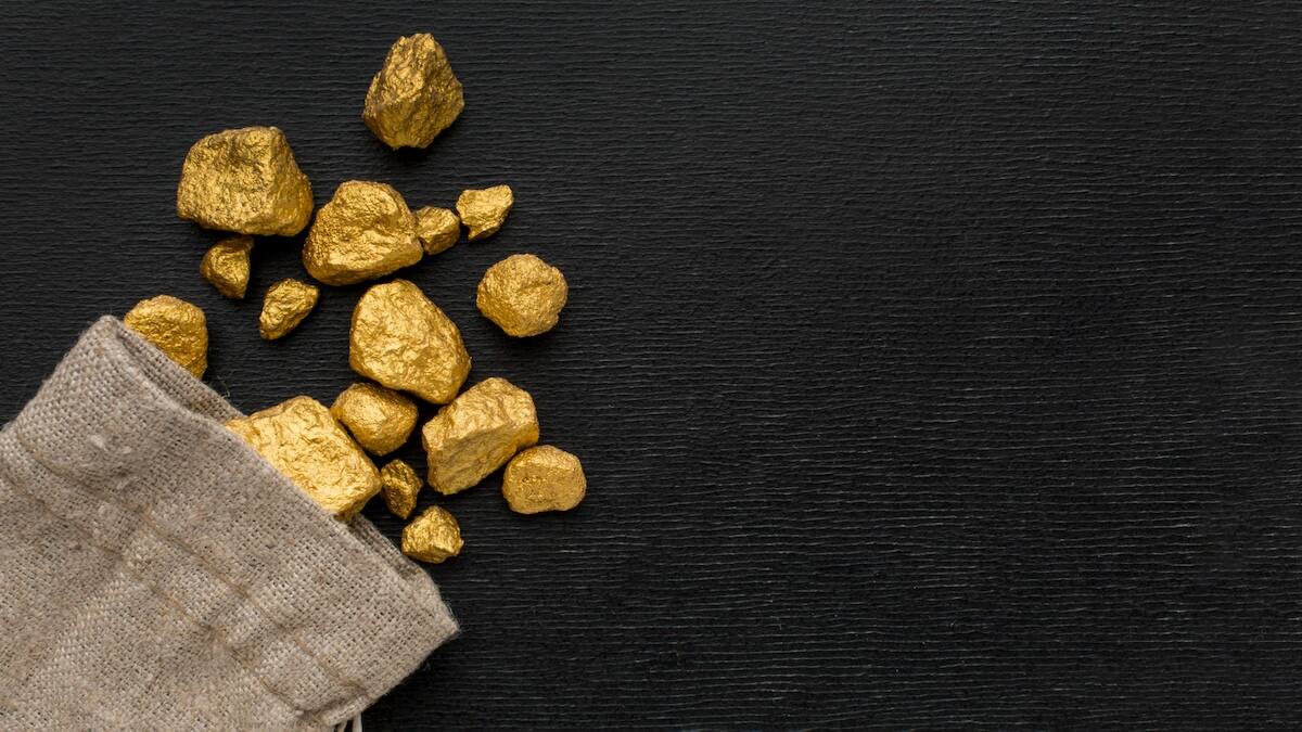 Hasta 300.000 onzas de oro podrían llegar a extraerse desde el yacimiento ubicado en la Región de Atacama. Foto: Freepik