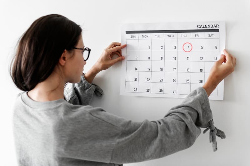 A menos de tres meses de finalizar el año, todavía hay varios días de descanso pendiente en el calendario. Créditos: Freepik.