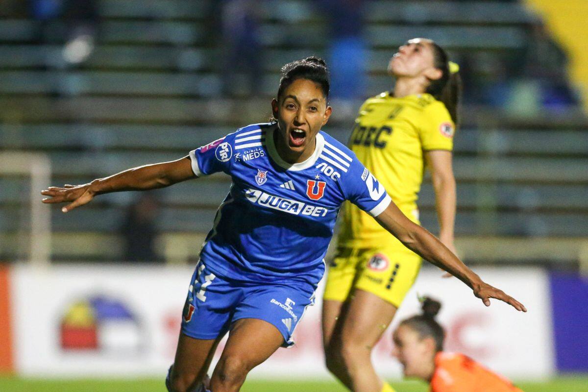festeja el golazo que le marcó a Universidad de Concepción, en la fecha 25 del Campeonato Nacional Femenino. Foto: Prensa Universidad de Chile.