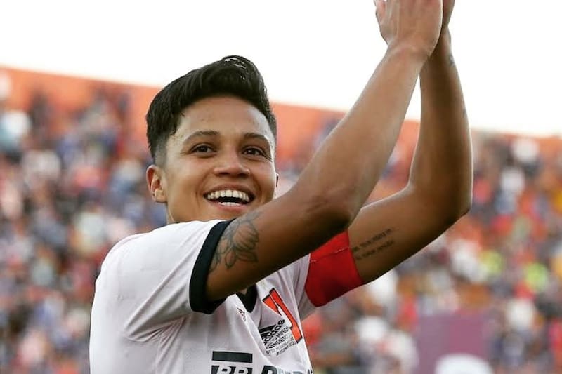 Fernanda Pinilla en la cancha de fútbol / Créditos: Instagram