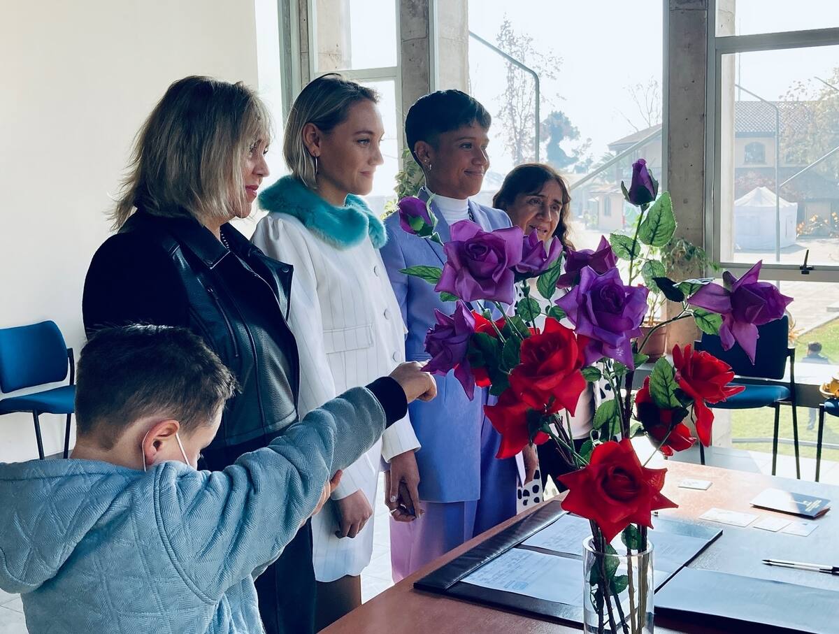 Fernanda Pinilla y Grace Lazcano casándose el 9 de junio de 2023