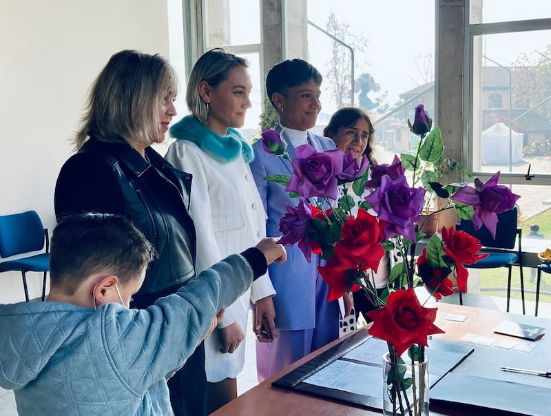 Fernanda Pinilla y Grace Lazcano casándose el 9 de junio de 2023