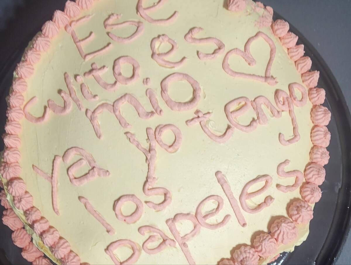 Fernanda Pinilla y Grace Lazcano y la torta con la que celebraron su matrimonio