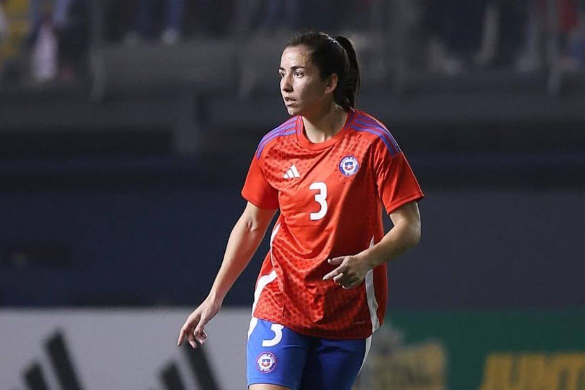 La defensora de Universidad Católica es seleccionada nacional desde 2020 y ahora el gran desafío que asume junto a La Roja es la Liga de Naciones Femenina de la Conmebol, en busca de boletos mundialistas. Foto: Instagram Fernanda Ramírez.