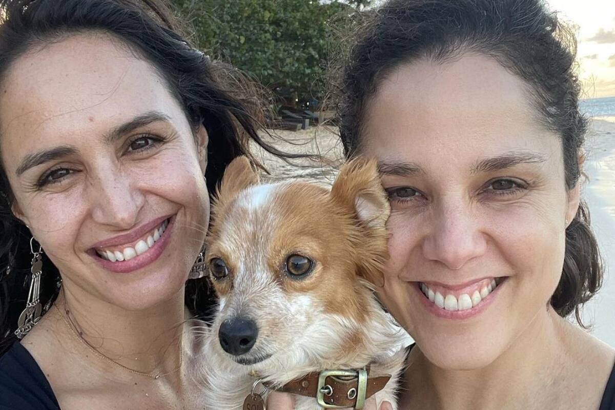 A través de sus redes sociales, Fernanda Urrejola compartió una festiva postal junto a su pareja, Francisca Alegría.