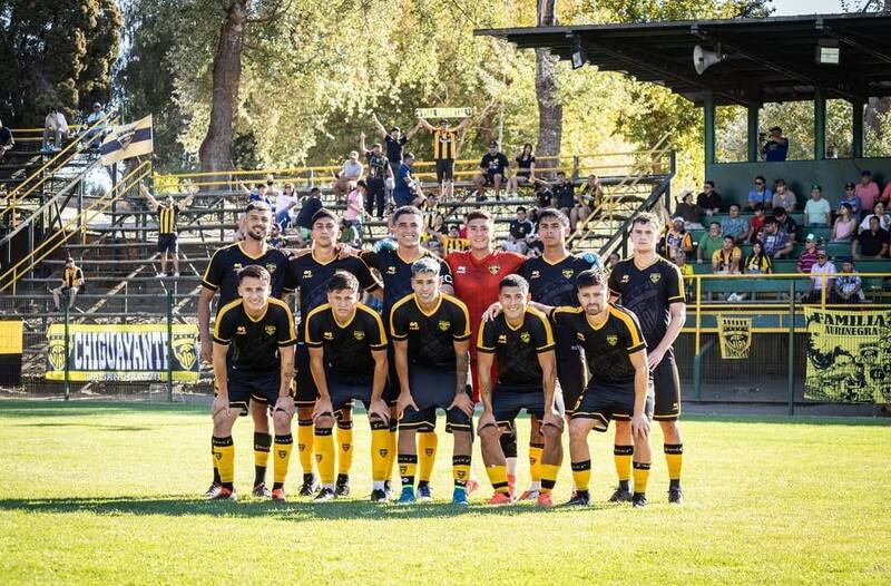 Tanto la Corporación como la Sociedad Anónima quedaron fuera de Tercera División. Pese a ello, ambos estamentos mantienen sus entrenamientos. Foto: Instagram @fernandezvial