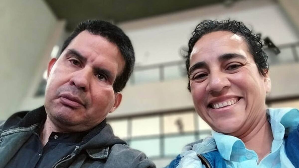 Fernando Cáceres junto a su esposa.