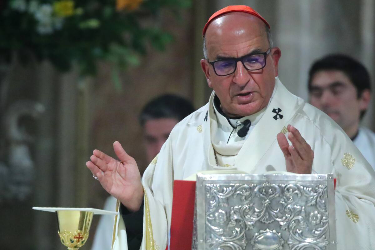 El arzobispo de Santiago habría compartido un vínculo muy cercano con Mario Bergoglio antes de su fallecimiento.