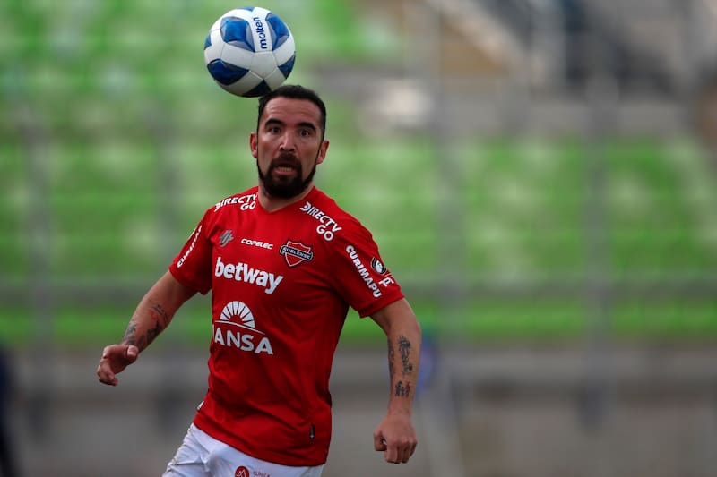 Fernando Cordero, defendiendo la camiseta de Ñublense de Chillán. Foto: Agencia Aton.