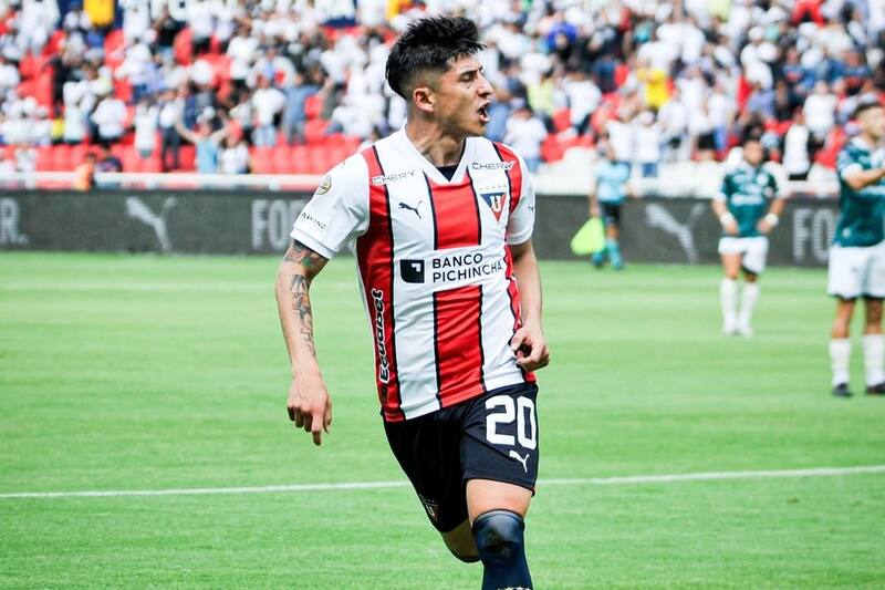 con la camiseta de la Liga de Quito.