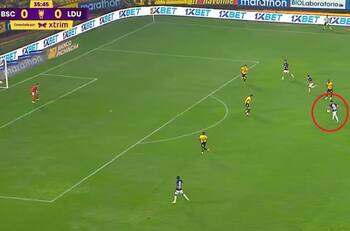 ¡Directo al ángulo! Fernando Cornejo y un golazo de media distancia en Liga de Quito