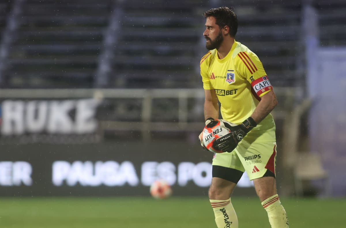 Advierten a Colo Colo sobre la necesidad de traer a otro arquero que le compita a Fernando de Paul