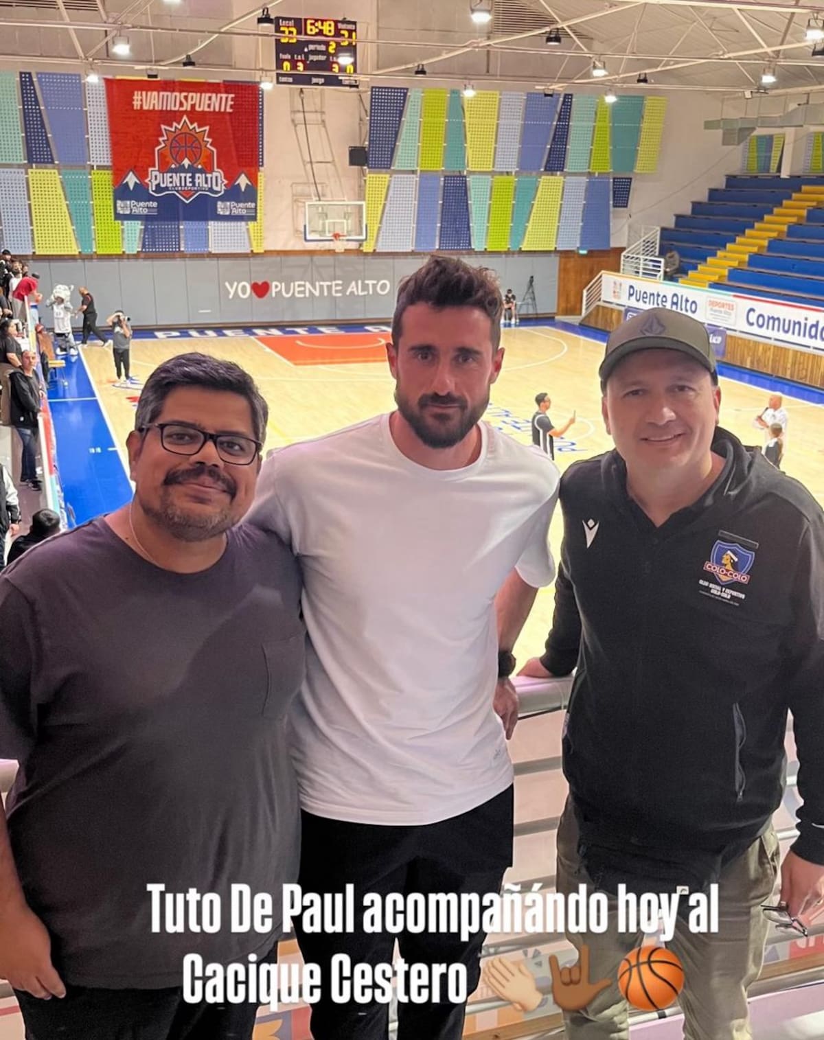 El portero asistió al partido de Colo Colo Básquetbol frente a Universidad Católica. Foto: Colo Colo Básquetbol.
