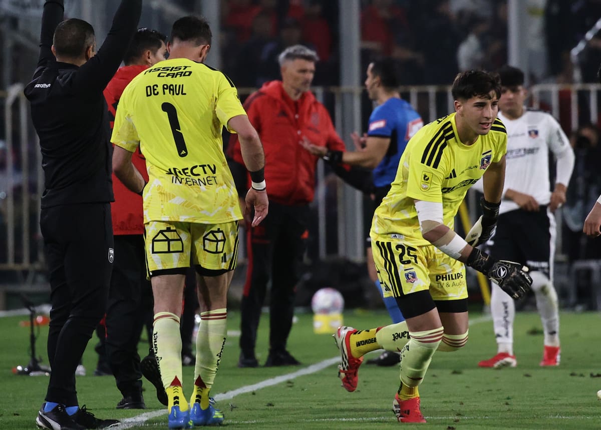 Y el detalle que tuvo con Gabriel Maureira y sus compañeros. Foto: Aton.