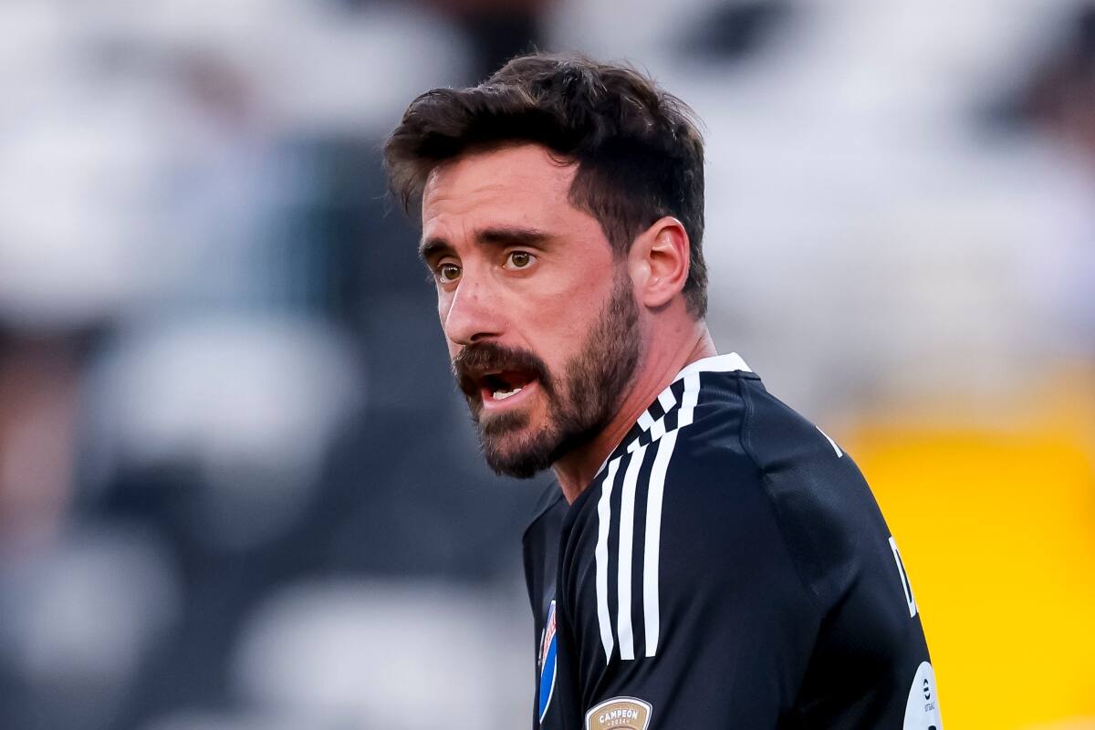 El Tuto asoma como titular.